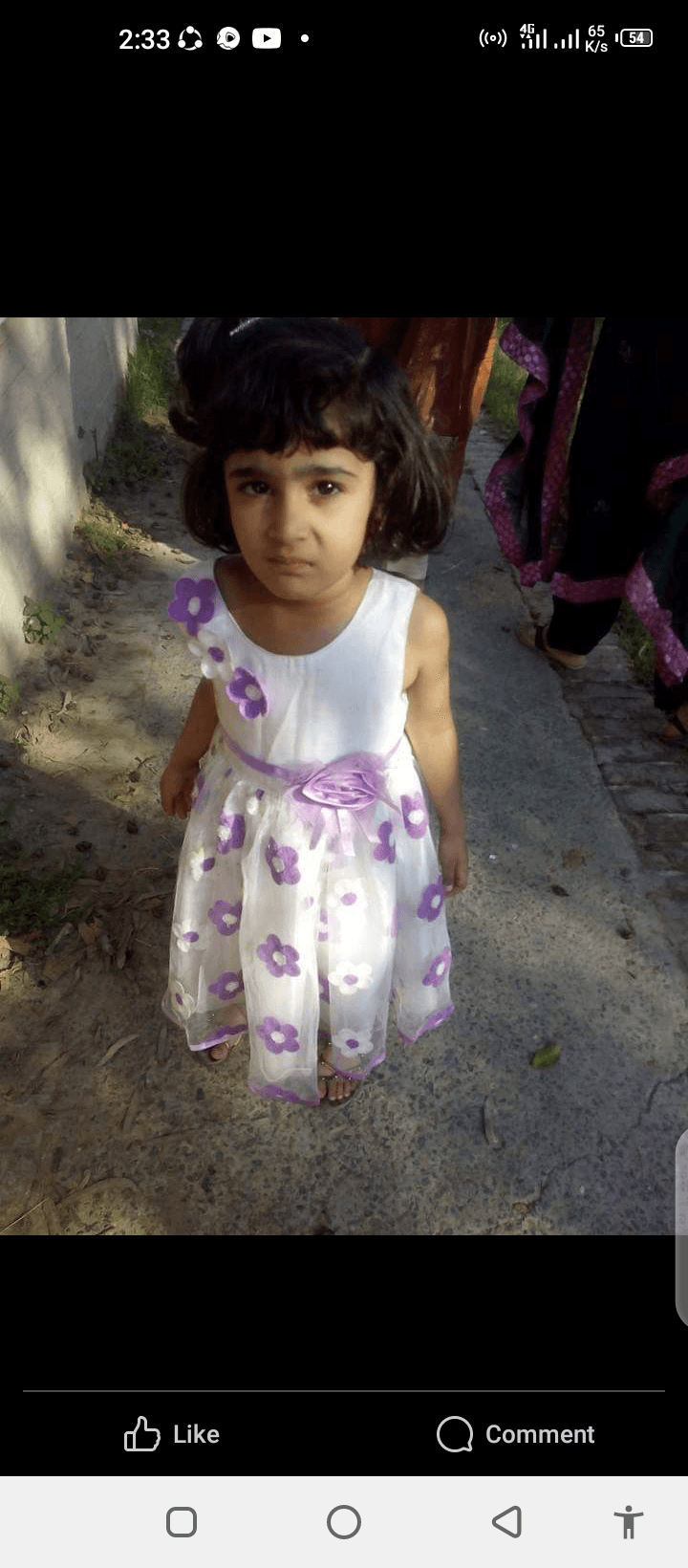 Ezza Malik childhood photo 4